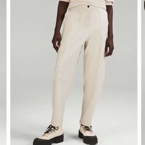 LULULEMON Cream Light Utilitech Cargo Pocket High-Rise Cropped Pant 26